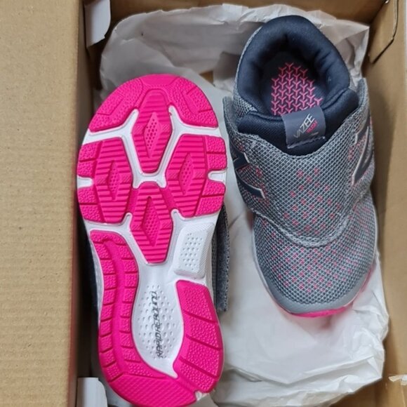 New Balance Kids KVRUSGUI Running Shoe - Picture 4 of 4